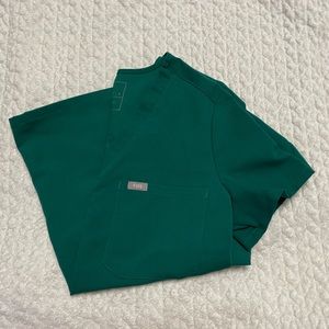 Figs Catarina Top in Hunter Green